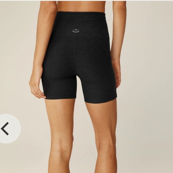 Beyond yoga shorts - Picture 2 of 6